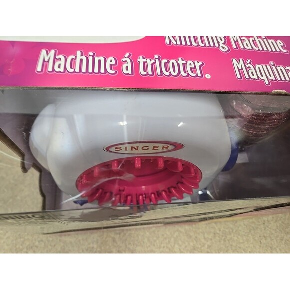 2010 Singer Knitting Machine w/2 Skeins Yarn - Knitting Machine Kid Toy Sealed - Picture 5 of 10